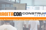 Visitantes e expositores interagindo na Feira HABITACON - CONSTRUIR 2025 em Curitiba, com foco em soluções para construção civil, engenharia, e manutenção condominial