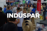 Imagem promocional da Induspar 2025, ilustrando robôs, automação e dados digitais, representando a feira de tecnologias para Indústria 4.0 em Curitiba, relevante para a engenharia brasileira.