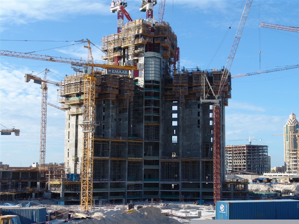 Progresso da construção do Burj Khalifa em 20 de novembro de 2005