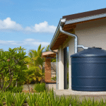 Aproveitamento de água pluvial com cisterna simples e sustentável — sistema de captação conectado a telhado residencial